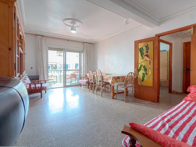 Oportunidad! Amplio apartamento con 4 dormitorios + 2 Baños  - foto 5