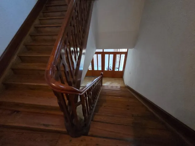 SE VENDE CASA EN VALENCIA DE DON JUAN, 2 PLANTAS, 5 HAB., 2 COCINA, BAÑO, ASEO, PATIO, COCHERA. — 5