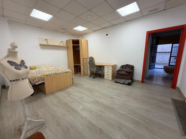 LOCAL COMERCIAL CON VIABILIDAD PARA CAMBIO DE USO A VIVIENDA - foto 5