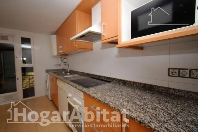 ¡UBICACIÓN IDEAL! AMPLIO, BONITO Y EXTERIOR CON GARAJE Y BALCÓN — 30