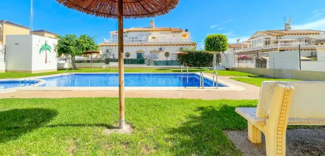 Casa 3 habitaciones 82m² en venta - Lomas de Cabo Roig - foto 2