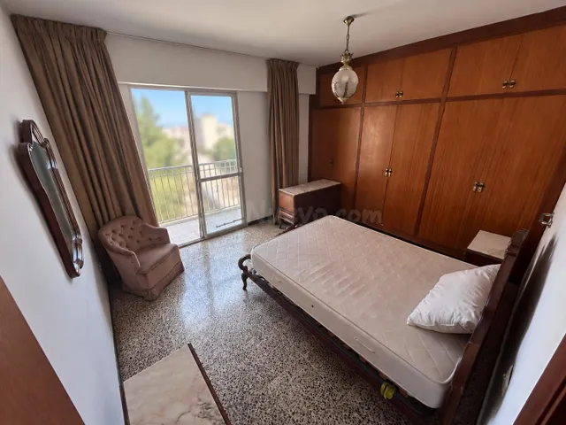 Amplio piso de 3 habitaciones, techo libre y dos balcones en Pòrtol — 4