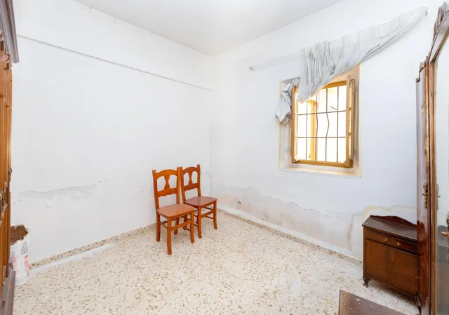 ¡CASA EN UNA SOLA PLANTA, CREA TU VIVIENDA IDEAL EN ALBOLOTE! Casa en una sola planta con patio, garaje y un gran potencial. — 19