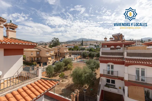 ADOSADA CON 4 DORMITORIOS, AMPLIAS TERRAZAS Y VISTAS A GRANADA Y SIERRA NEVADA — 42