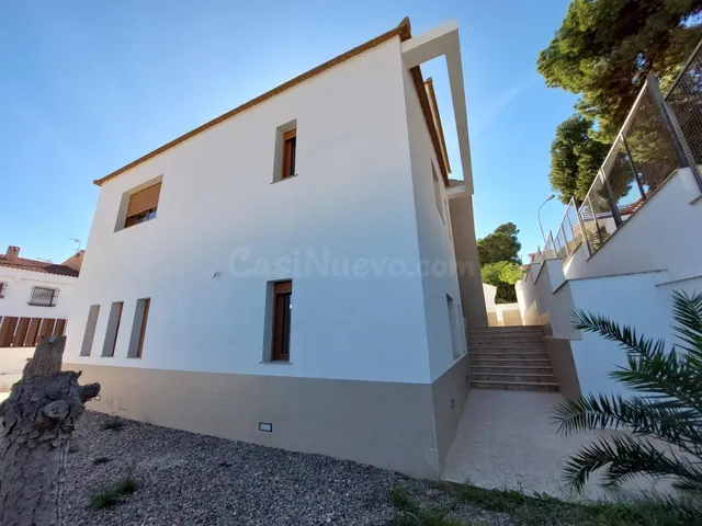 Fantástico Chalet de 4 Plantas con piscina en San De Los Ter - foto 5