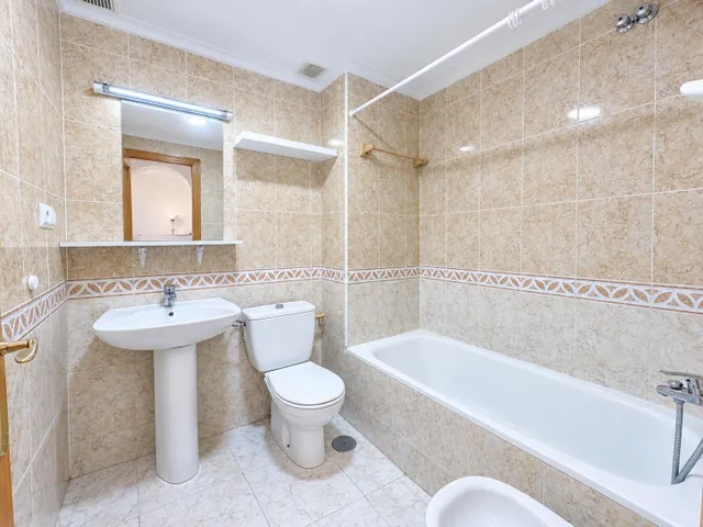 Bonito apartamento 2 dormitorios, piscina comunitaria en Torreblanca, Torrevieja — 8