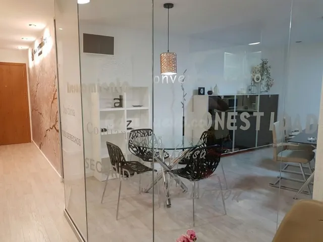FANTASTICA OFICINA CENTRICA RECIEN REFORMA, MUY LUMINOSA Y T