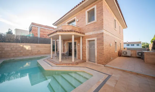 Casa con piscina en la mejor zona de Vilafranca - foto 2