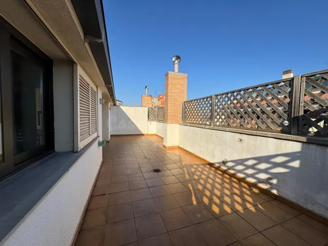 Dúplex amplio y luminoso con 4 habitaciones y gran plaza de 