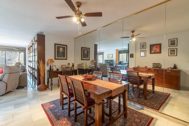 Exclusivo piso señorial con terraza en el Paseo del Salón (Cuesta de Escoriaza), con cochera y trastero. — 16