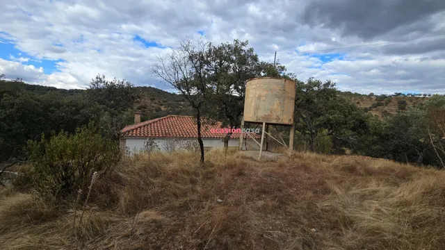 FINCA RUSTICA CON VIVIENDA — 18