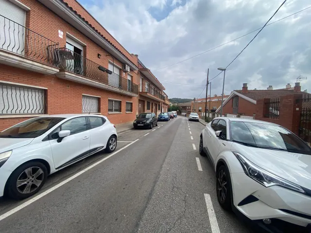 SE VENDE PLAZA DE APARCAMIENTO EN RUBÍ — 8