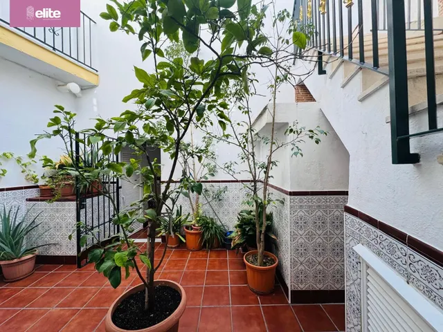 MAGNIFICA CASA EN EL CENTRO JEREZ — 46