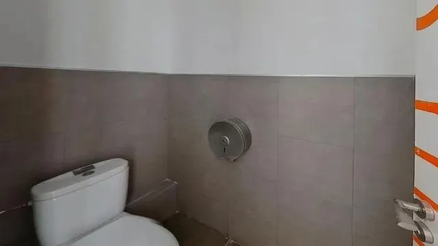 LOCAL EN VENTA EN EL PRAT DE LLOBREGAT (Barcelona). — 38