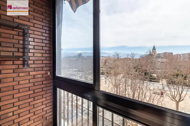 Piso con vistas a Sierra Nevada en Paseo del Salón. — 21