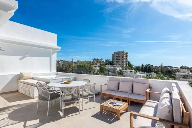 Casa adosada recién reformada en Aloha Gardens con vistas panorámicas — 16