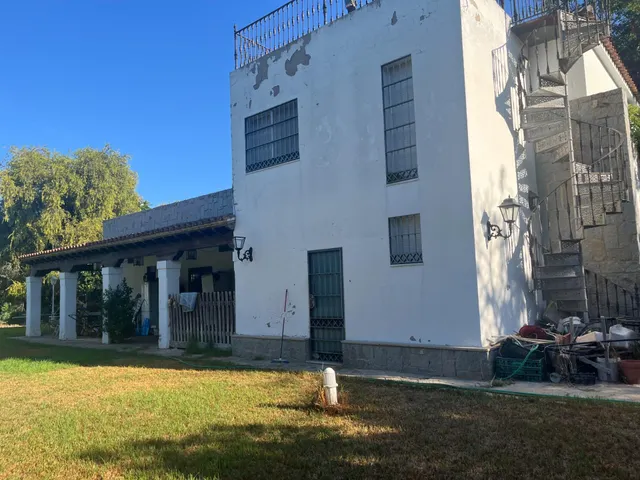 GRAN CHOLLO-FINCA URBANA DE 2600 METROS CON GRAN CHALET , DOS  VIVIENDAS,  TRASTERO Y PISCINA — 6