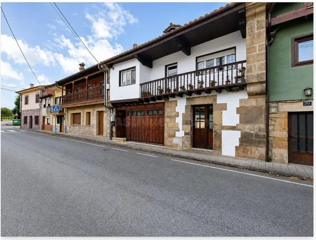 CASA CON DOS APARTAMENTOS Y GRAN POTENCIAL EN ARENAS DE IGUÑ