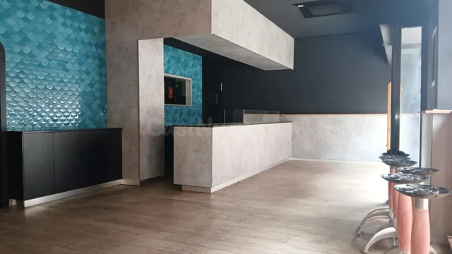 LOCAL EN FUNCIONAMENT COM A BAR-RESTAURANT AMB SORTIDA DE FU - foto 4