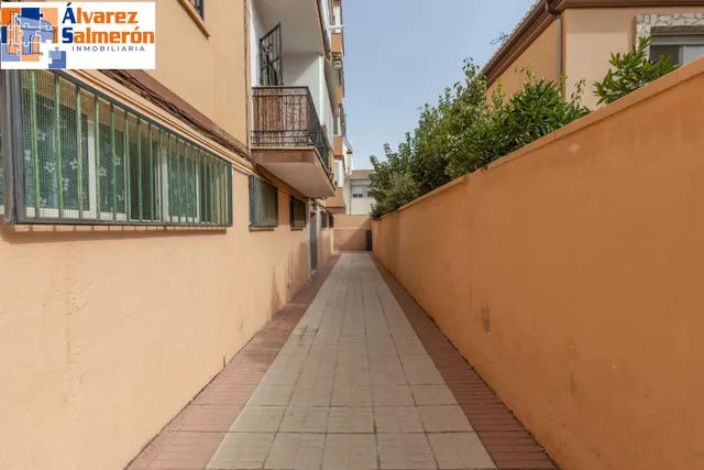 Piso 3 habitaciones en Calle Santa Margarita, junto Cmno. Bajo de Huétor — 30