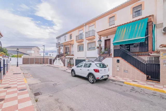 Fantástica casa adosada de 3 plantas con placas fotovoltaicas en Cúllar Vega !! — 43