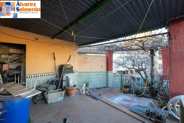 Casa con estupenda ubicación en Armilla. avenida de los ogíjares — 10