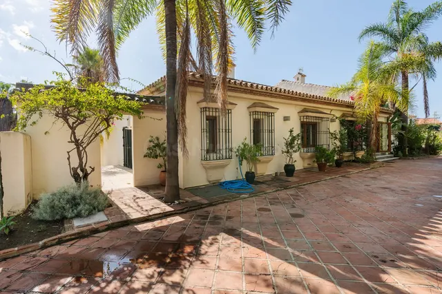 Chalet 4 habitaciones 842m² en venta - Costa Del Sol - foto 3