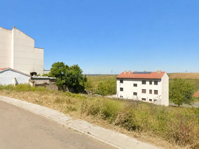 SOLAR EN VENTA EN PIZARRALES, SALAMANCA. Urbis te ofrece un  - foto 4