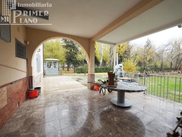 *¡OPORTUNIDAD EN ESQUINA! Inmueble con 1188m2 de parcela y 7 - foto 3