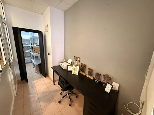 Local Comercial Reformado en el Corazón de Águilas — 11