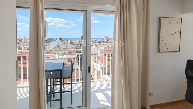 Vivienda reformada en 11ª planta con vistas panorámicas — 23