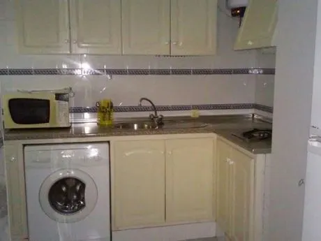 Piso de 2 habitaciones, salón, cocina y baño. Céntrico y completamente reformado. — 7