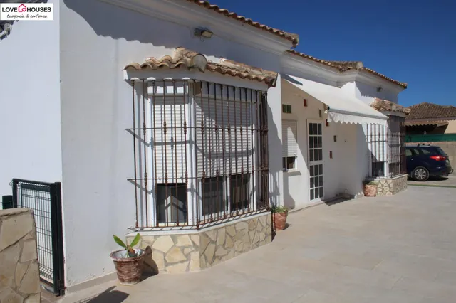 OPORTUNIDAD CHALET CON PISCINA – ZONA PAGO DEL HUMO — 12