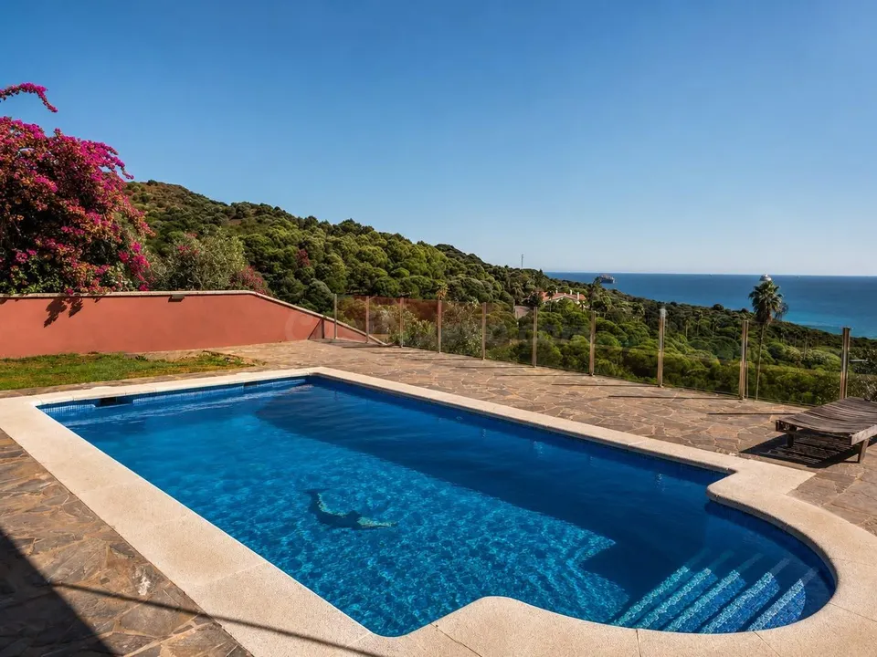 Chalet en el faro de punta carnero con piscina