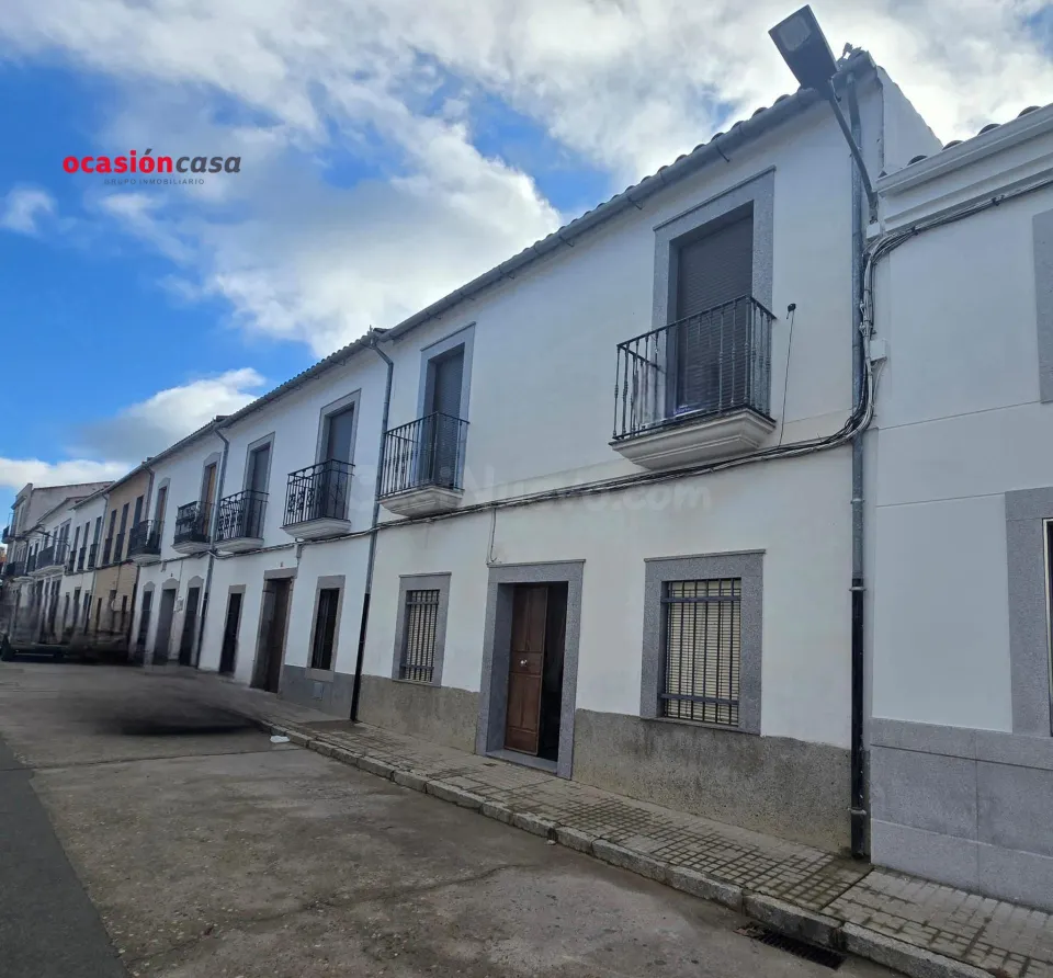 CASA DE DOS PLANTAS CON TEJADO NUEVO