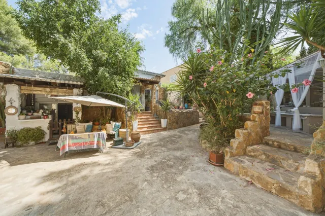 Casa con piscina y gran privacidad en parcela de 1.000 m2 — 12