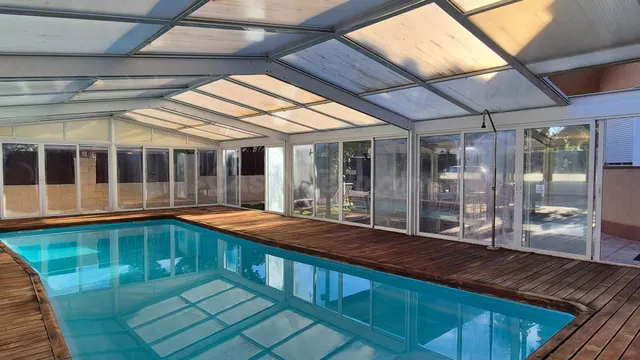 Original chalet con piscina cubierta — 2