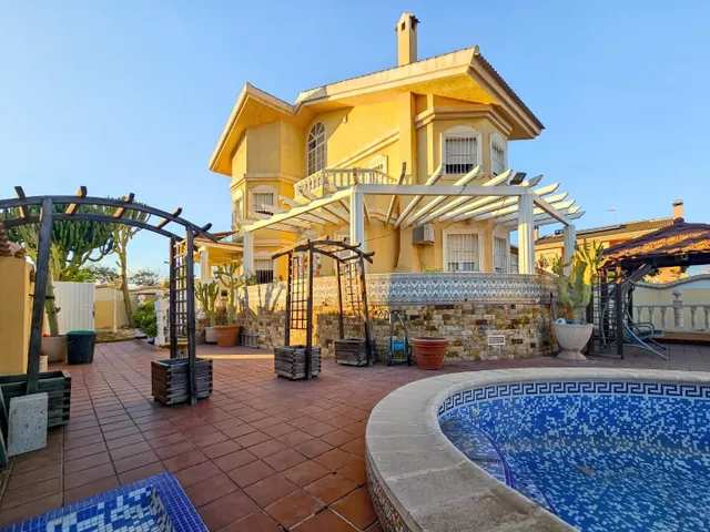 ¡Descubre la Exclusividad y el Lujo Mediterráneo en Esta Impresionante Villa en Esquina - Torrevieja — 12