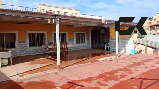 157 m2 con terraza y todas las estancias exteriores en Zarci