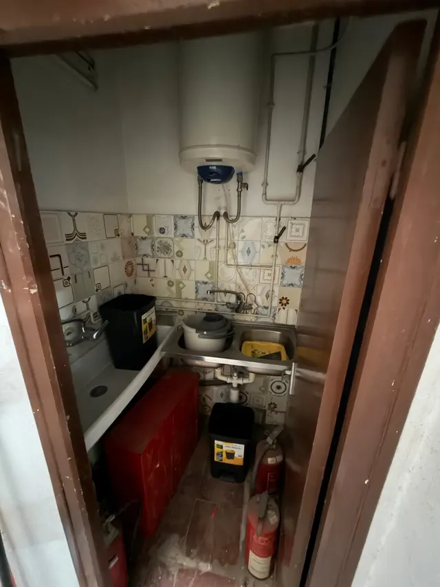LOCAL EN VENTA EN ESPLUGUES DE LLOBREGAT — 12
