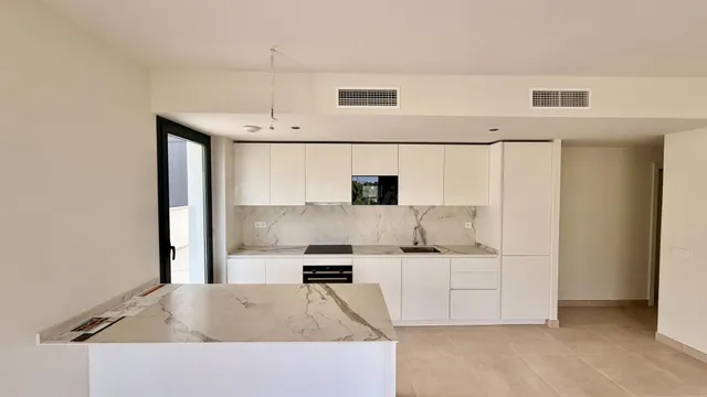 ¡ESPECTACULAR BAJO CON AMPLIA TERRAZA Y VISTAS AL MAR EN SANTANGELO SUR! — 5