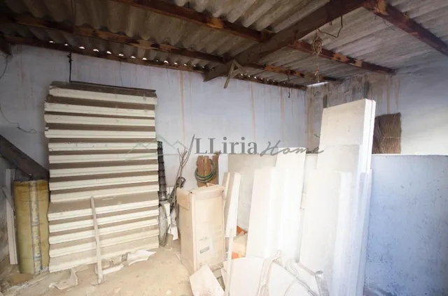 Ref. 04402.- Solar urbano con dos almacenes en S. Antonio de Benagéber, núcleo urbano. — 17