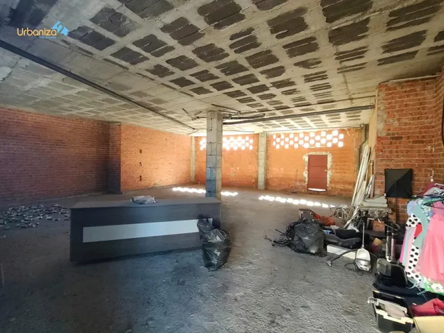 LOCAL EN BRUTO TOTALMENTE DIAFANO CON UN AMPLIO PATIO IDEAL  - foto 4