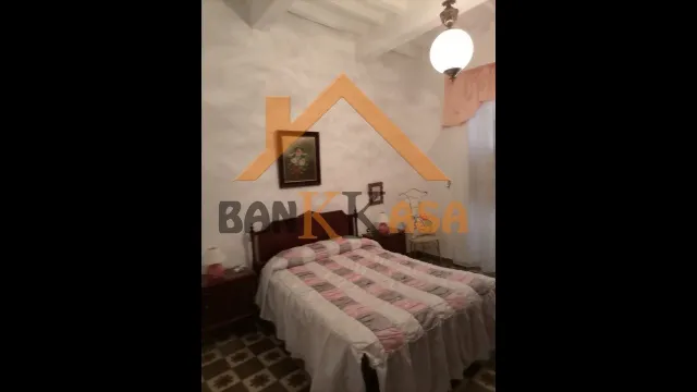 SE VENDE CASA CON LOCAL ABAJO EN FIÑANA ZONA CENTRO — 27