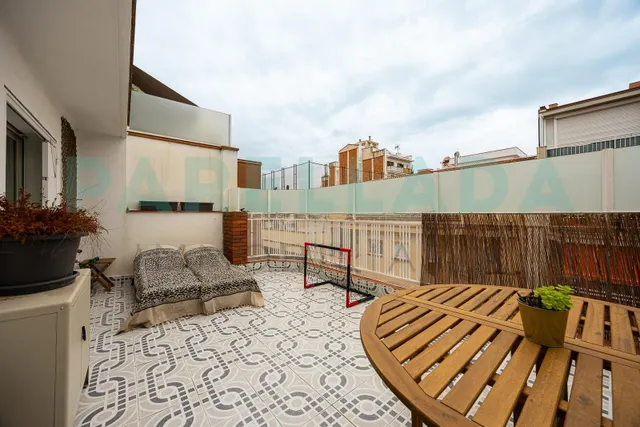 Ático exclusivo con dos terrazas y vistas al mar en el centro de Badalona — 37