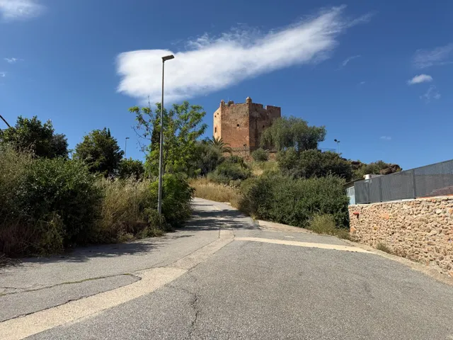 Solar Urbano en Velez de Benaudalla - Ideal para Vivienda Un - foto 2