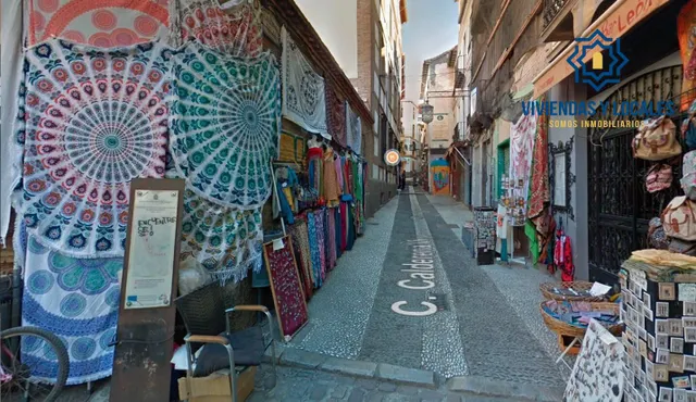 REBAJADO- Traspasamos tetería junto a Plaza Nueva. Zona turística 100%.  Oportunidad única — 3