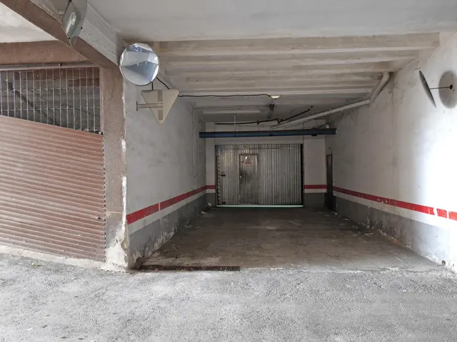 Plaza de aparcamiento en AV. Principado de Andorra, pleno centro de Tarragona. — 2