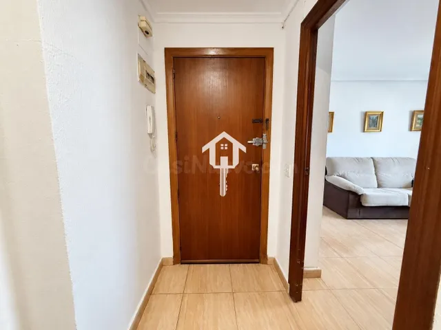 PISO EN VENTA EN ALICANTE. ZONA DE LA FLORIDA. 134m2 CON 4 habitaciones DOBLES, 2 BAÑOS COMPLETOS, TERCERA PLANTA CON ASCNESOR, TERRAZA Y DESPENSA. — 2