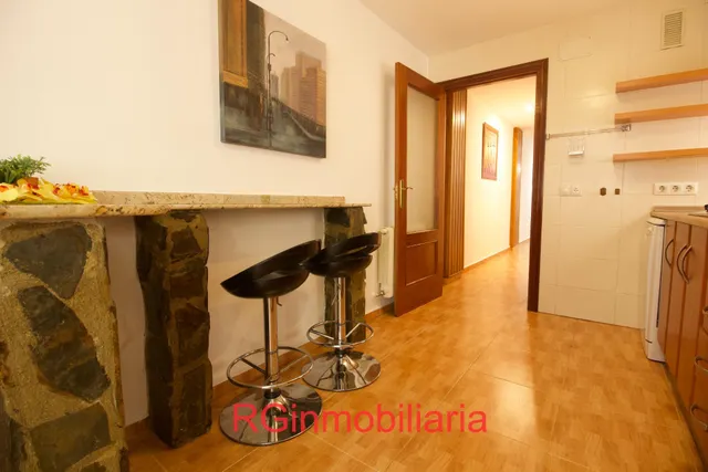 Apartamento 2 habitaciones, patio, trastero y zona aparcamiento. — 7